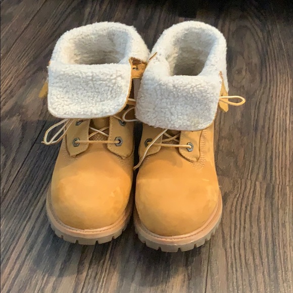 Sheep inside timberland boot - Picture 2 of 7